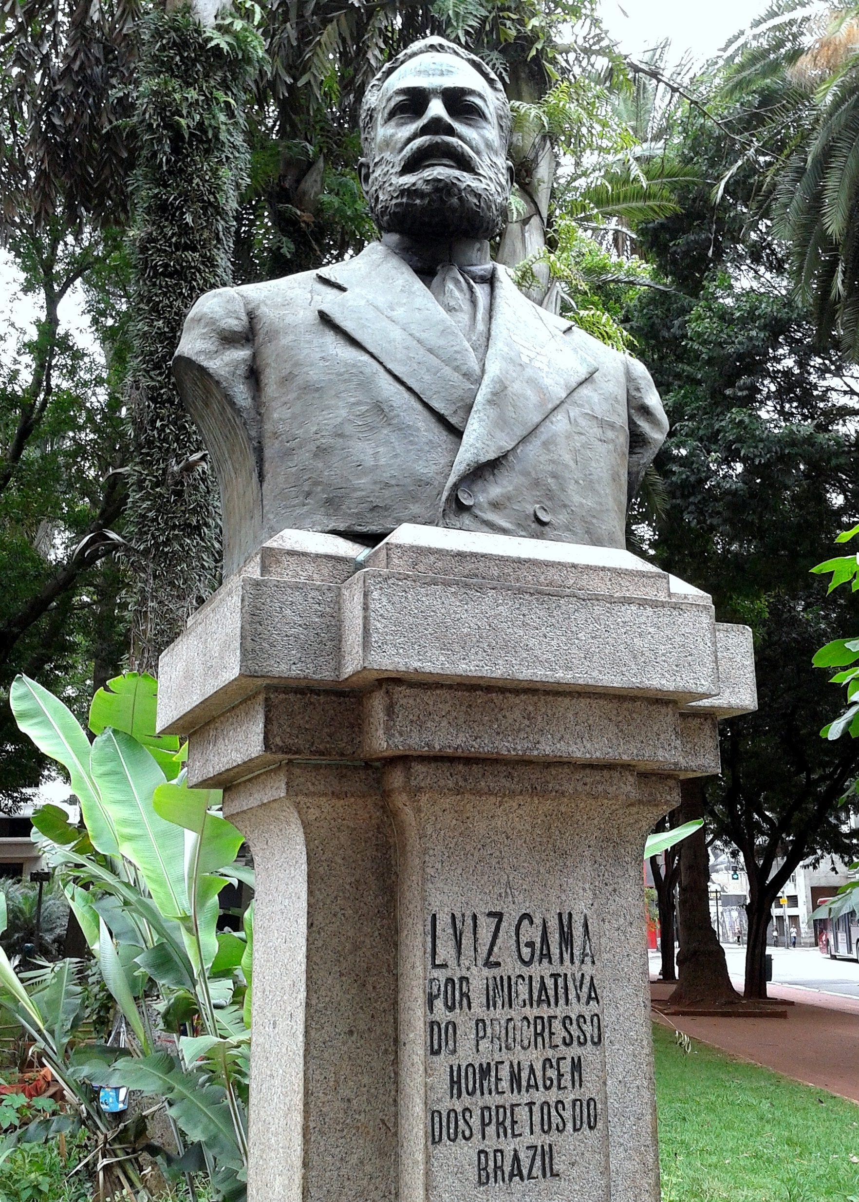 Busto de Luiz Gama. Yolando Mallozzi/ Wikimedia